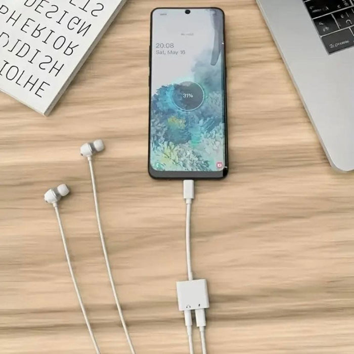 9eight5 double Lightning Y cable adapter for electronics accessories, showing the dual Lightning connectors and compact design.