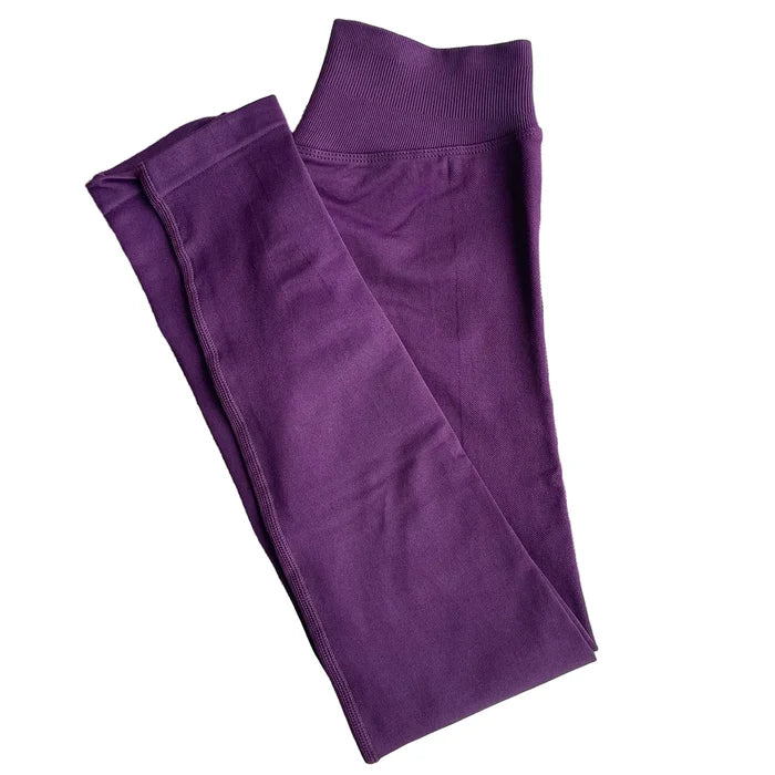 Seamless women's yoga leggings from Habicare, designed for comfort and flexibility during workout sessions.
