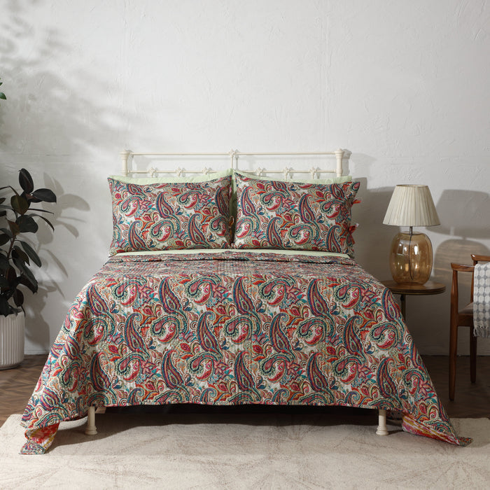 Reversible paisley quilt set by Whites of London NZ featuring intricate paisley patterns on soft cotton fabric.