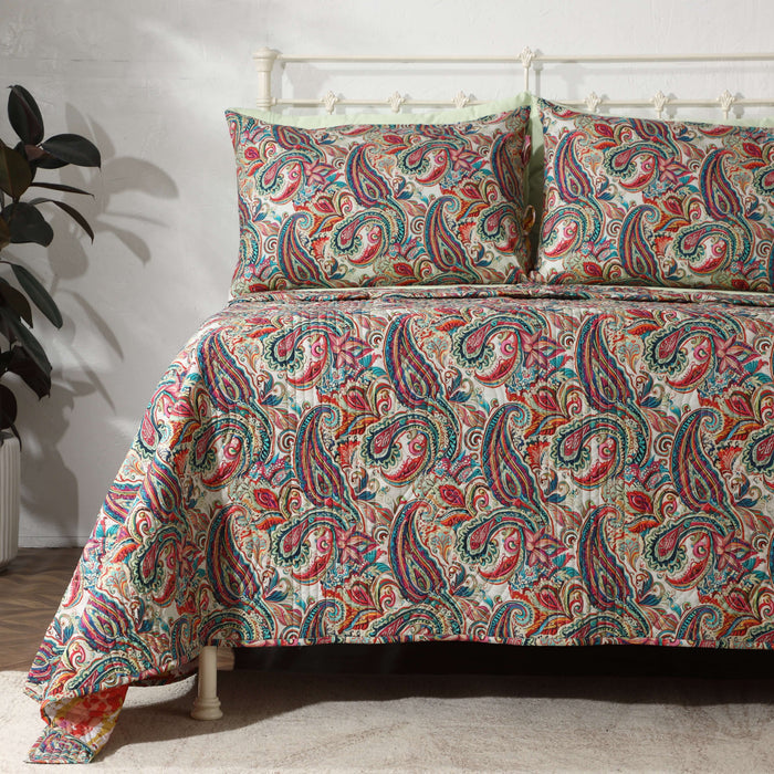 Reversible paisley quilt set by Whites of London NZ featuring intricate paisley patterns on soft fabric for a cozy bedroom look.