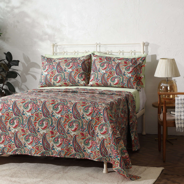 Reversible paisley quilt set by Whites of London NZ featuring intricate paisley patterns on soft cotton fabric.