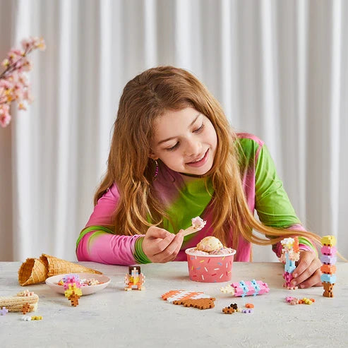 Plus Plus Learn to Build Ice Cream Shop - 280 Piece Building Set