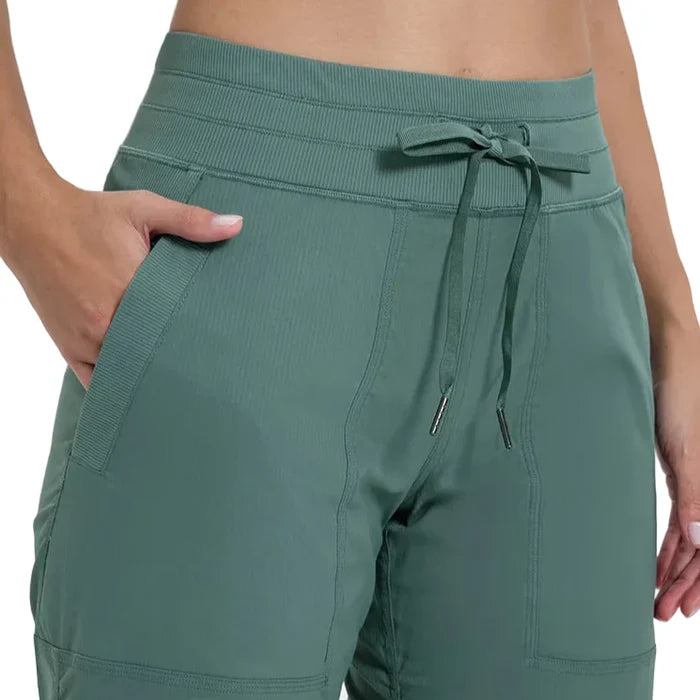 Women’s quick-drying sports pants by Habicare in five shades, featuring a comfortable fit and athletic design.